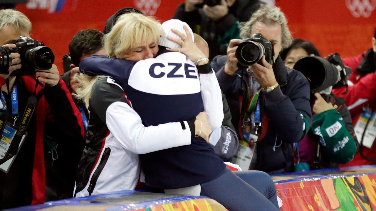 Sablikova wins another gold in women's 5,000m speedskating